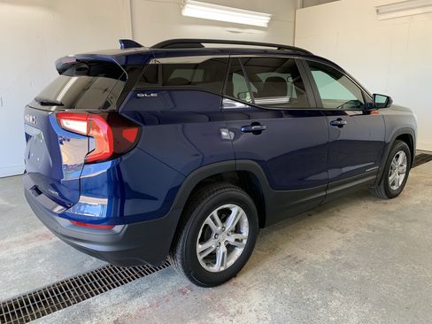 Used 2022 GMC Terrain SLE w/ Driver Convenience Package image 6