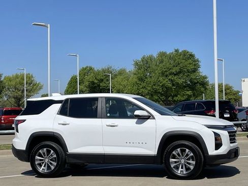 Used 2025 Chevrolet Equinox LT AWD/4WD image 3