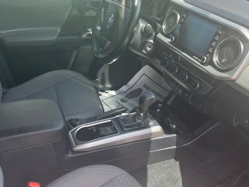 Used 2021 Toyota Tacoma SR5 AWD/4WD image 19