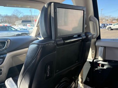 Used 2018 Chrysler Pacifica Limited image 37