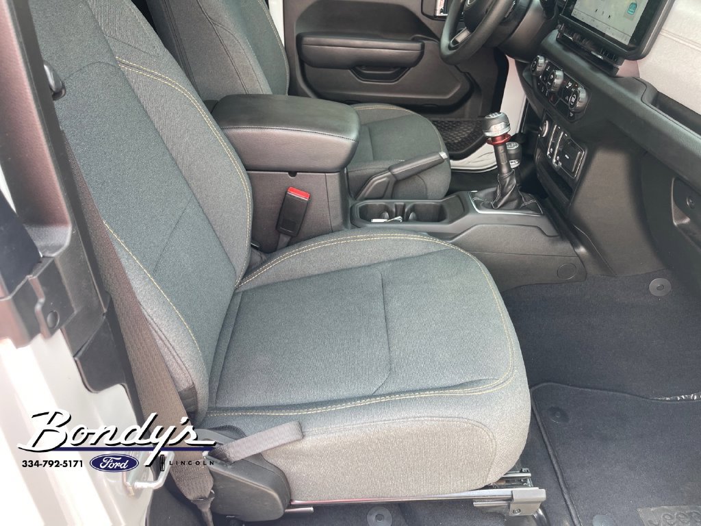 Used 2025 Jeep Wrangler Sport AWD/4WD image 18