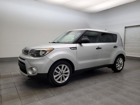 Used 2019 Kia Soul + image 2