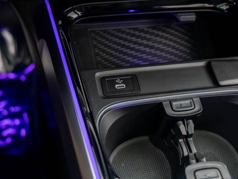 Used 2024 Mercedes-Benz GLB 250 4MATIC w/ Exclusive Package image 22