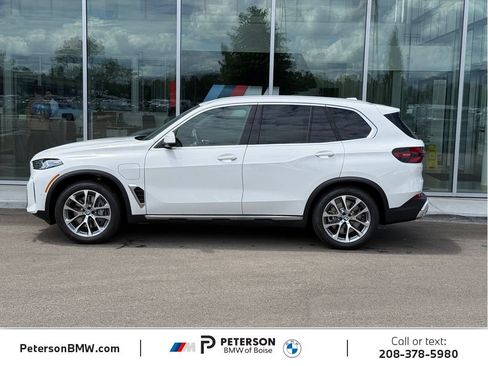 New 2026 BMW X5 xDrive50e w/ Premium Package AWD/4WD image 2
