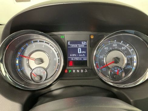 Used 2013 Chrysler Town & Country Touring image 17