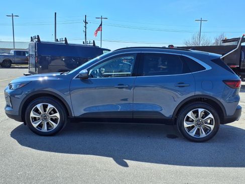 Certified 2023 Ford Escape Platinum w/ Class II Trailer Tow Package AWD/4WD image 4