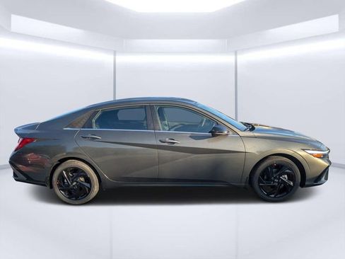 New 2026 Hyundai Elantra SEL Sport Premium FWD image 2