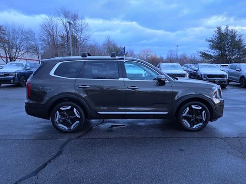Used 2023 Kia Telluride S image 9