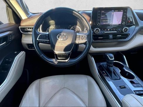 Used 2020 Toyota Highlander Limited image 7