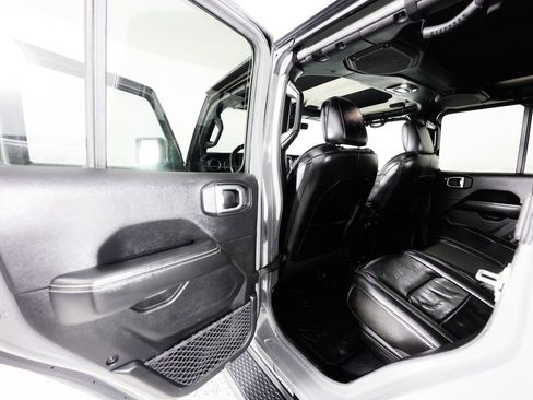 Used 2020 Jeep Gladiator Overland w/ Popular Equipment Package image 16