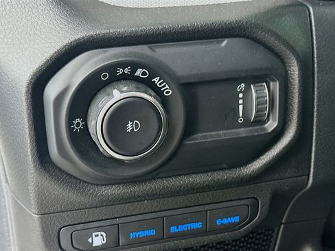 Used 2024 Jeep Wrangler Unlimited w/ Convenience Group AWD/4WD image 17