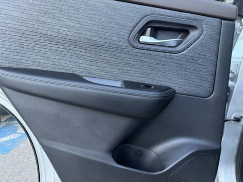 Certified 2023 Nissan Rogue SV image 13