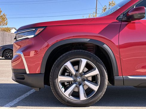 Certified 2025 Honda Pilot Touring image 14