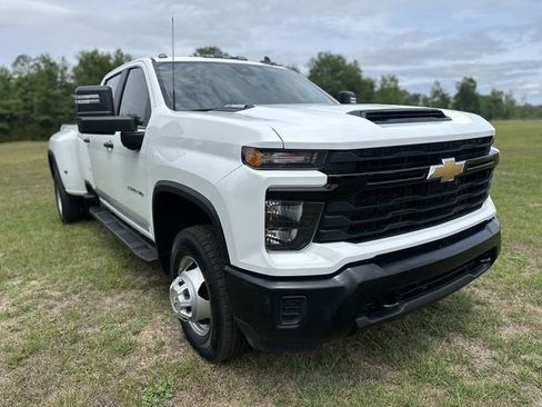 Used 2024 Chevrolet Silverado 3500 W/T AWD/4WD image 3