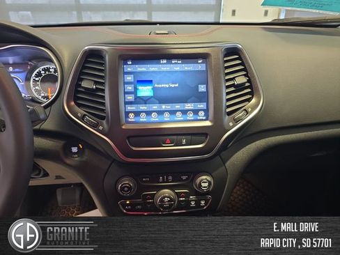 Used 2022 Jeep Cherokee Trailhawk w/ Trailer Tow Group AWD/4WD image 18