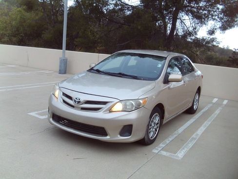 Used 2011 Toyota Corolla LE FWD image 6