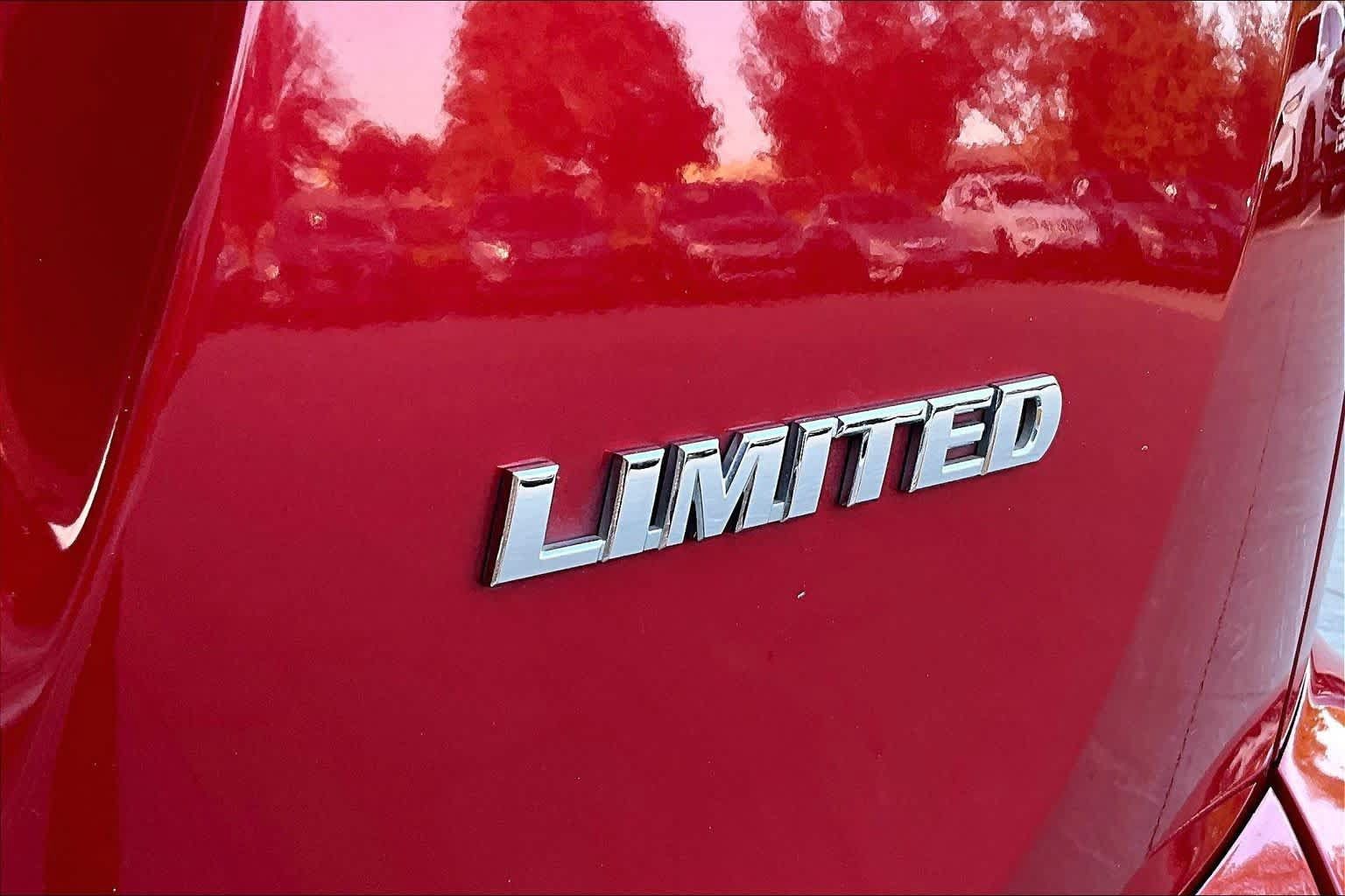 Used 2016 Toyota RAV4 Limited w/ Advanced Technology Package FWD image 10