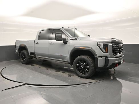 Used 2024 GMC Sierra 2500 AT4 w/ AT4 Preferred Package image 18