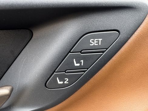 Used 2025 Toyota Crown Limited w/ Advanced Technology Package image 10