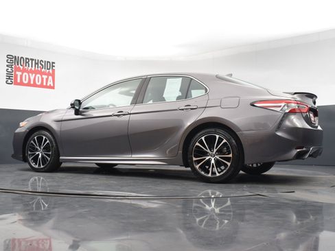 Used 2020 Toyota Camry SE image 25