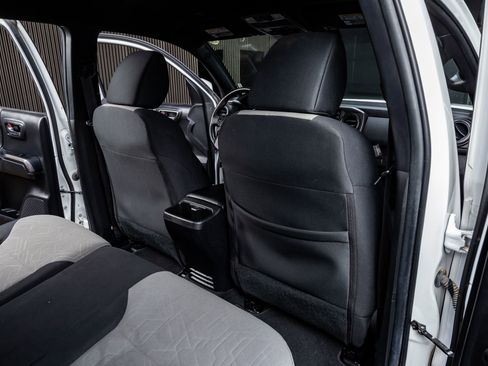 Used 2022 Toyota Tacoma TRD Off-Road image 31