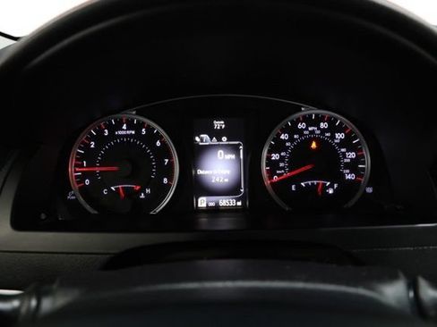 Used 2016 Toyota Camry SE w/ Moonroof Package FWD image 21