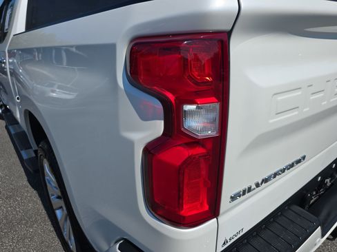 Used 2020 Chevrolet Silverado 1500 High Country w/ Technology Package AWD/4WD image 31
