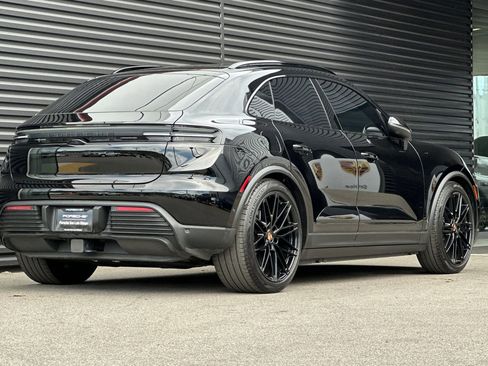 Used 2025 Porsche Macan 4S Electric image 8