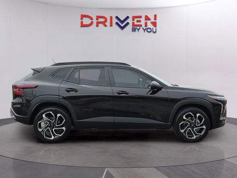 Used 2026 Chevrolet Trax RS w/ Sunroof Package FWD image 5