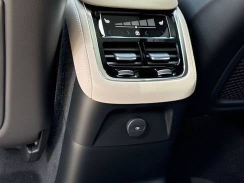 New 2026 Volvo XC90 T8 Ultra w/ Lounge Package AWD/4WD image 16