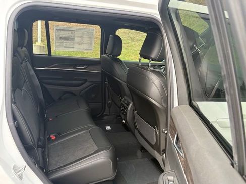 New 2026 Jeep Grand Cherokee Laredo image 30