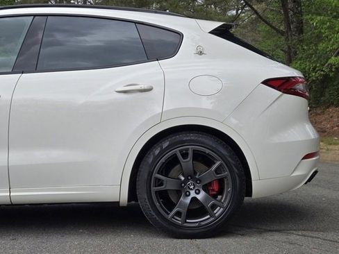 Used 2019 Maserati Levante image 6