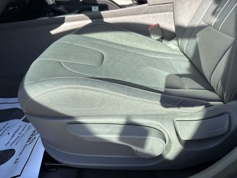 Certified 2024 Hyundai Elantra SEL image 18