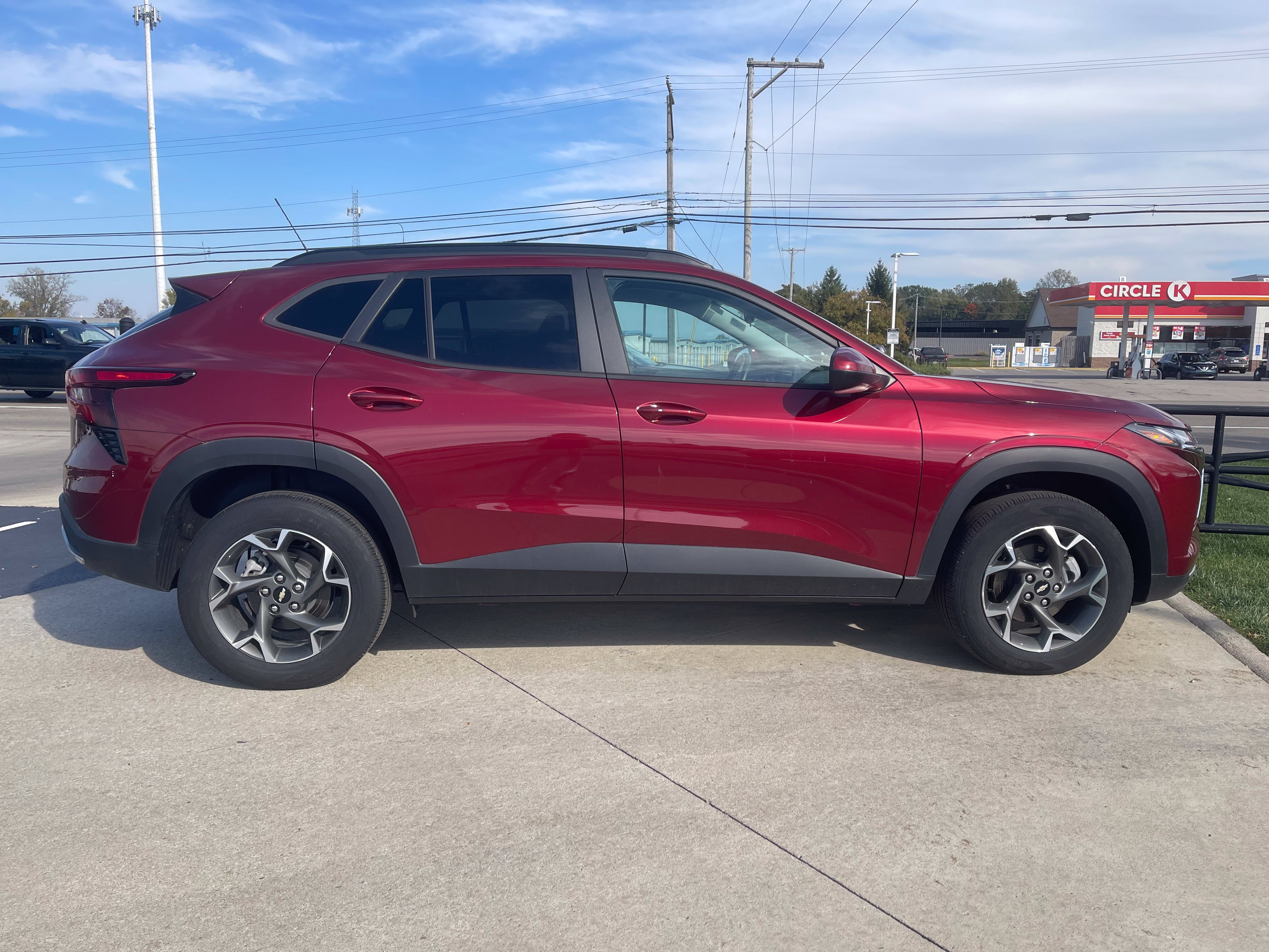 Used 2025 Chevrolet Trax LT w/ Driver Confidence Package FWD image 8