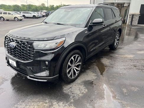 Used 2025 Ford Explorer ST-Line AWD/4WD image 2