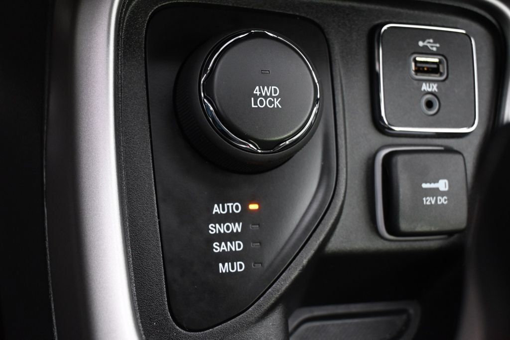 Used 2018 Jeep Compass Latitude w/ Popular Equipment Group AWD/4WD image 33