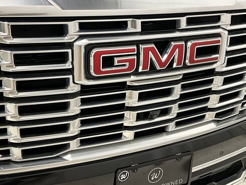Used 2025 GMC Yukon XL Denali AWD/4WD image 29