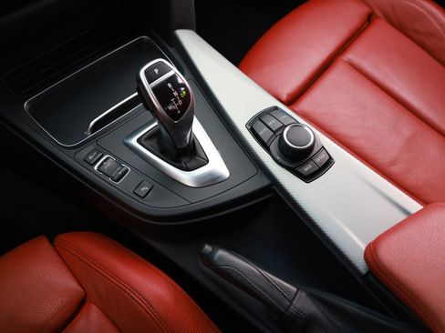 Used 2018 BMW 330i Sedan w/ M Sport Package image 41