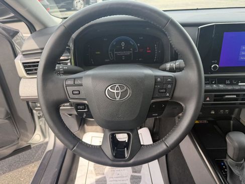 Used 2025 Toyota Camry LE w/ Convenience Package image 17