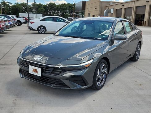 New 2025 Hyundai Elantra Limited image 1