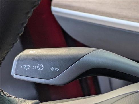 Used 2022 Tesla Model Y Performance image 11