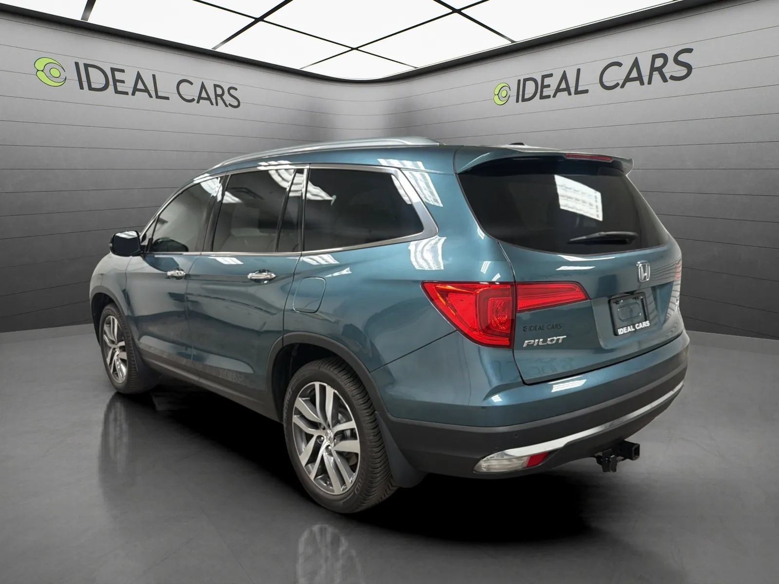 Used 2018 Honda Pilot Touring image 3