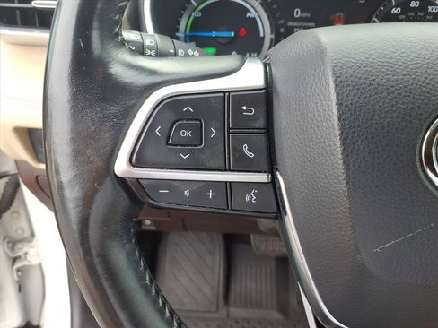 Used 2021 Toyota Highlander XLE AWD/4WD image 31