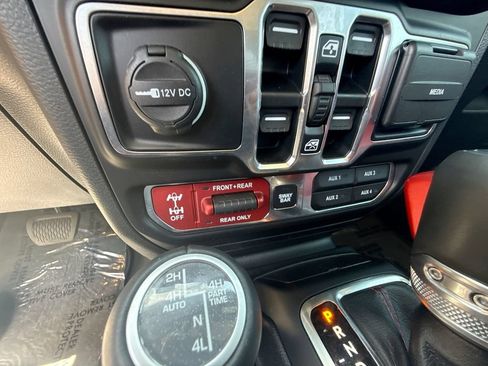 Used 2023 Jeep Wrangler Unlimited Rubicon 4xe AWD/4WD image 17