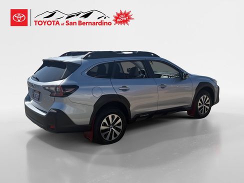 Used 2024 Subaru Outback Premium AWD/4WD image 5