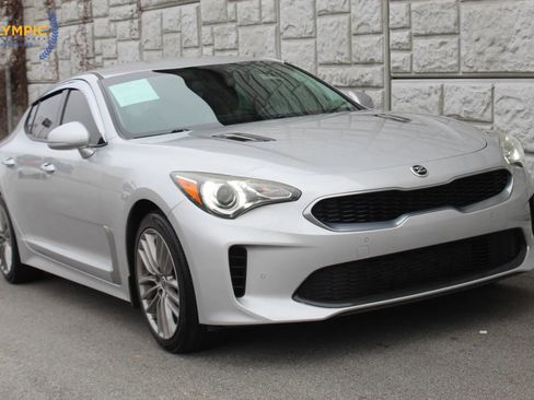 Used 2018 Kia Stinger image 2