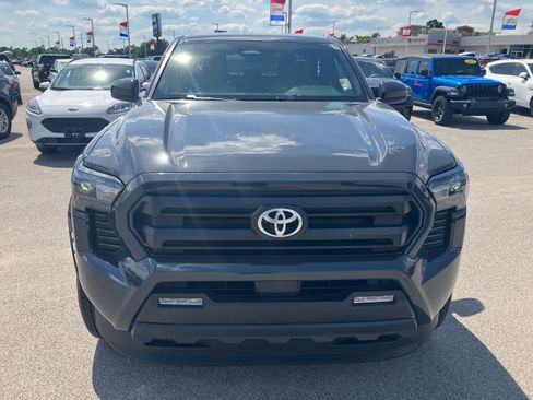 Used 2025 Toyota Tacoma SR5 AWD/4WD image 2