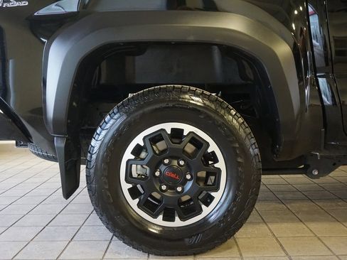 Certified 2025 Toyota Tacoma TRD Off-Road image 31