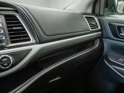 Used 2019 Toyota Highlander SE AWD/4WD image 20