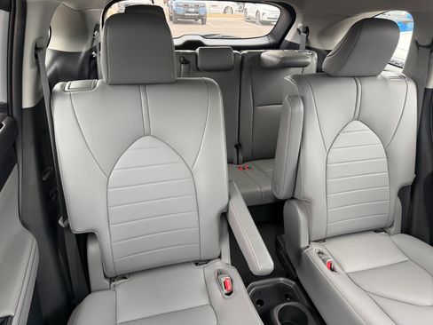 Certified 2021 Toyota Highlander XLE AWD/4WD image 17
